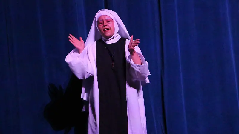 Los actores portaron el vestuario acorde a su personaje.